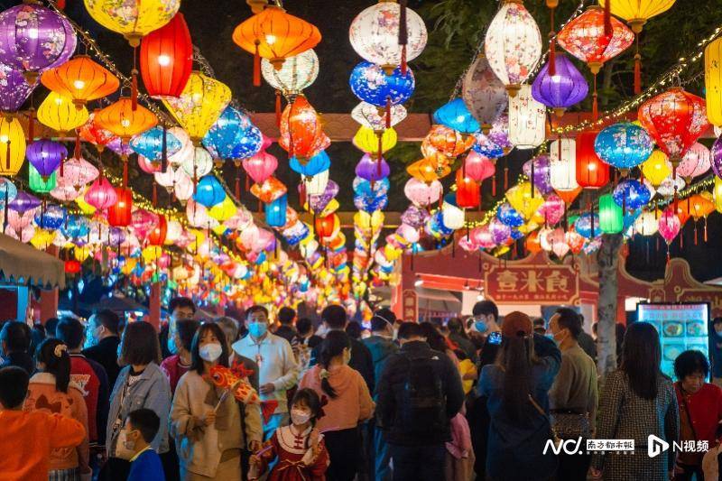 全国首个!广东GDP突破14万亿元<strong></p>
<p>盈透证券</strong>,经济大省的全球新坐标