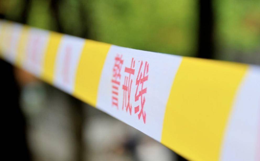 情侣吵架后<strong></p>
<p>安全设备</strong>,女方受言语刺激跳车身亡 男方被判过失致人死亡罪,一审获刑两年半