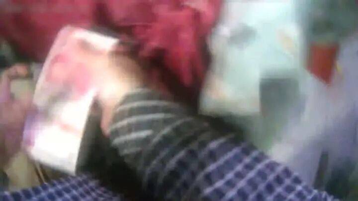 扬州一女子刷短视频惹祸:偷偷去银行取了6万现金<strong></p>
<p>恒生电子证券事业部</strong>,结果……