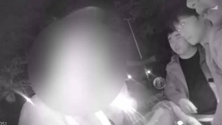 扬州一女子刷短视频惹祸:偷偷去银行取了6万现金<strong></p>
<p>恒生电子证券事业部</strong>,结果……