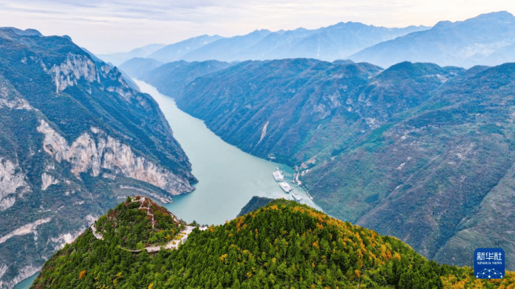 重庆巫山:初冬美景引客来