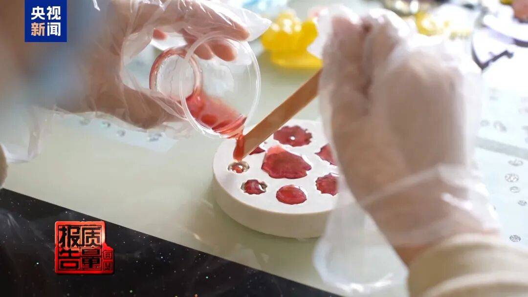 快扔掉！甲醛含量高出上限一倍多<strong></p>
<p>恒生电子证券事业部</strong>，戴防毒面具也不行！