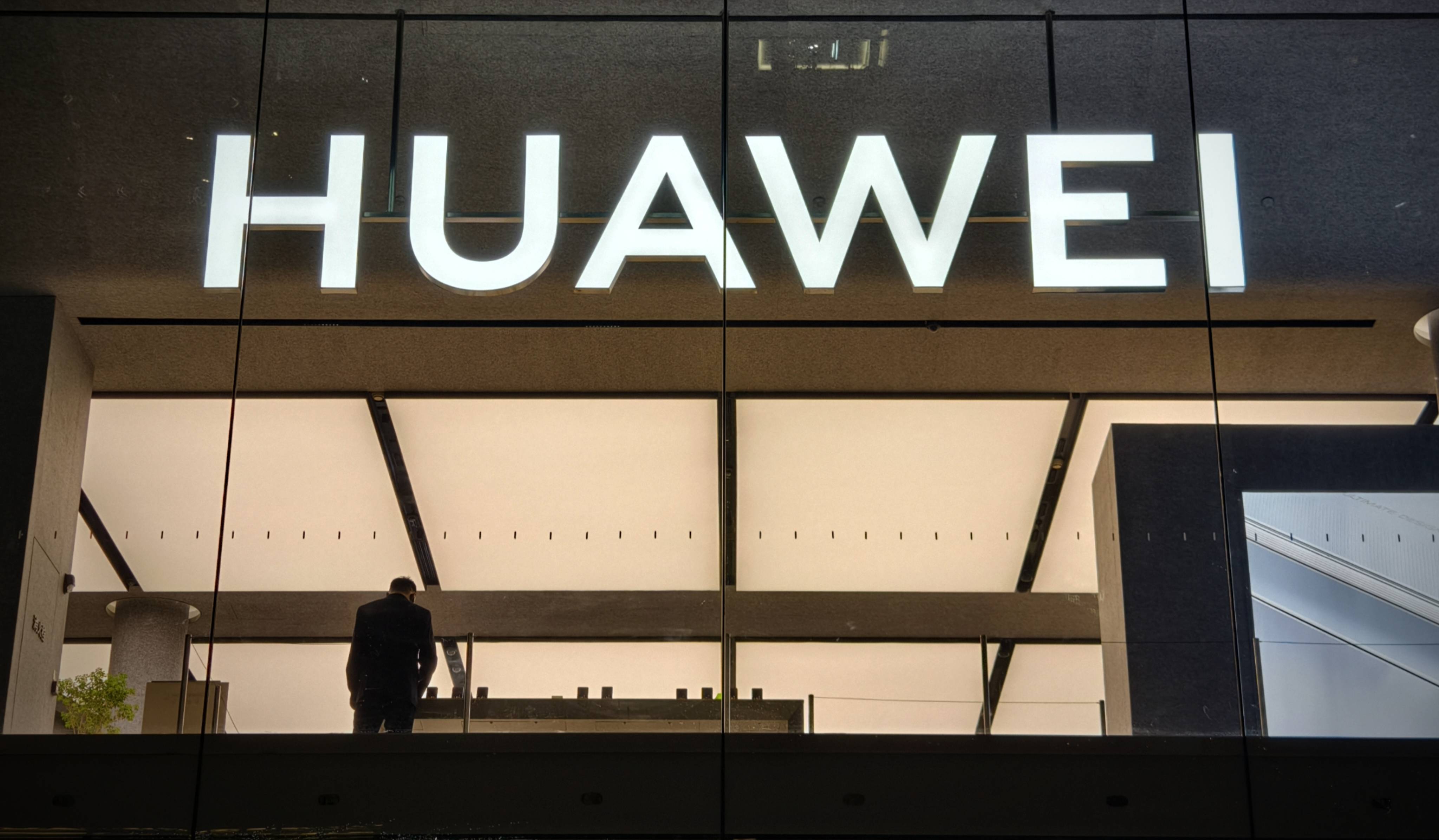 独家|华为Mate80首批备货30万台左右<strong></p>
<p>证券分析师陈建平</strong>,渠道商称“定价很有魄力”