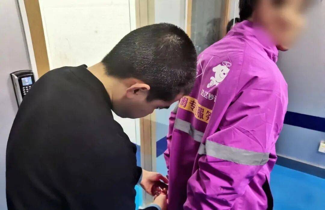 南京一山姆配送员竟是“三逃”人员<strong></p>
<p>国元证券融资融券门槛</strong>,送货途中被捕,山姆客服未回应录用合规性