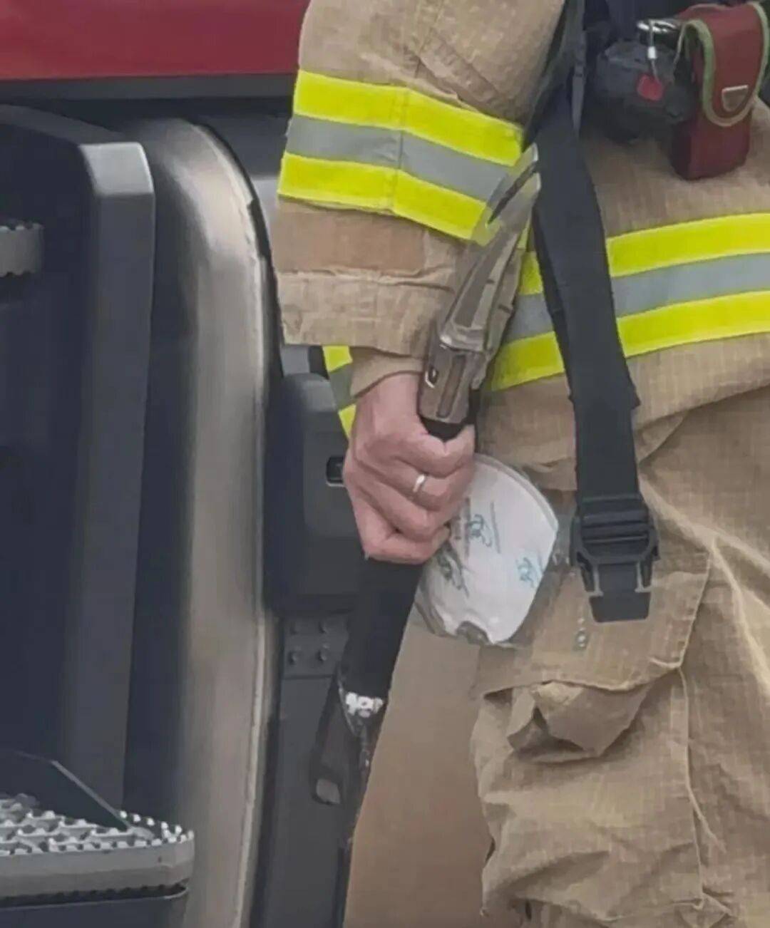 已致94人遇难<strong></p>
<p>长城证券青岛营业部</strong>,李家超:望内地协助!廉政公署:或涉贪污!这一幕令人破防