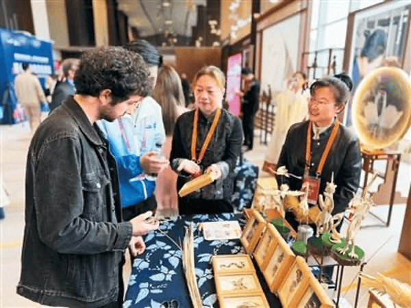 马克龙一路追着它俩<strong></p>
<p>长城证券青岛营业部</strong>,抢先一步要访华!