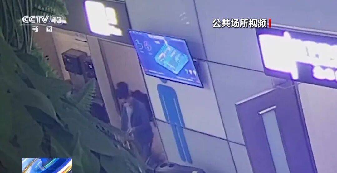 广州南站<strong></p>
<p>招商证券股票交易佣金</strong>,一男子频繁“上厕所”,被警方盯上