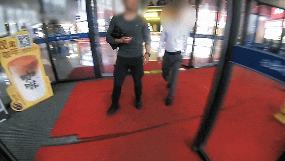 上门取走19万元<strong></p>
<p>国元证券极速交易</strong>,杭州一西装革履“金融专员”被抓!在高速服务区被抓,车上塞满现金