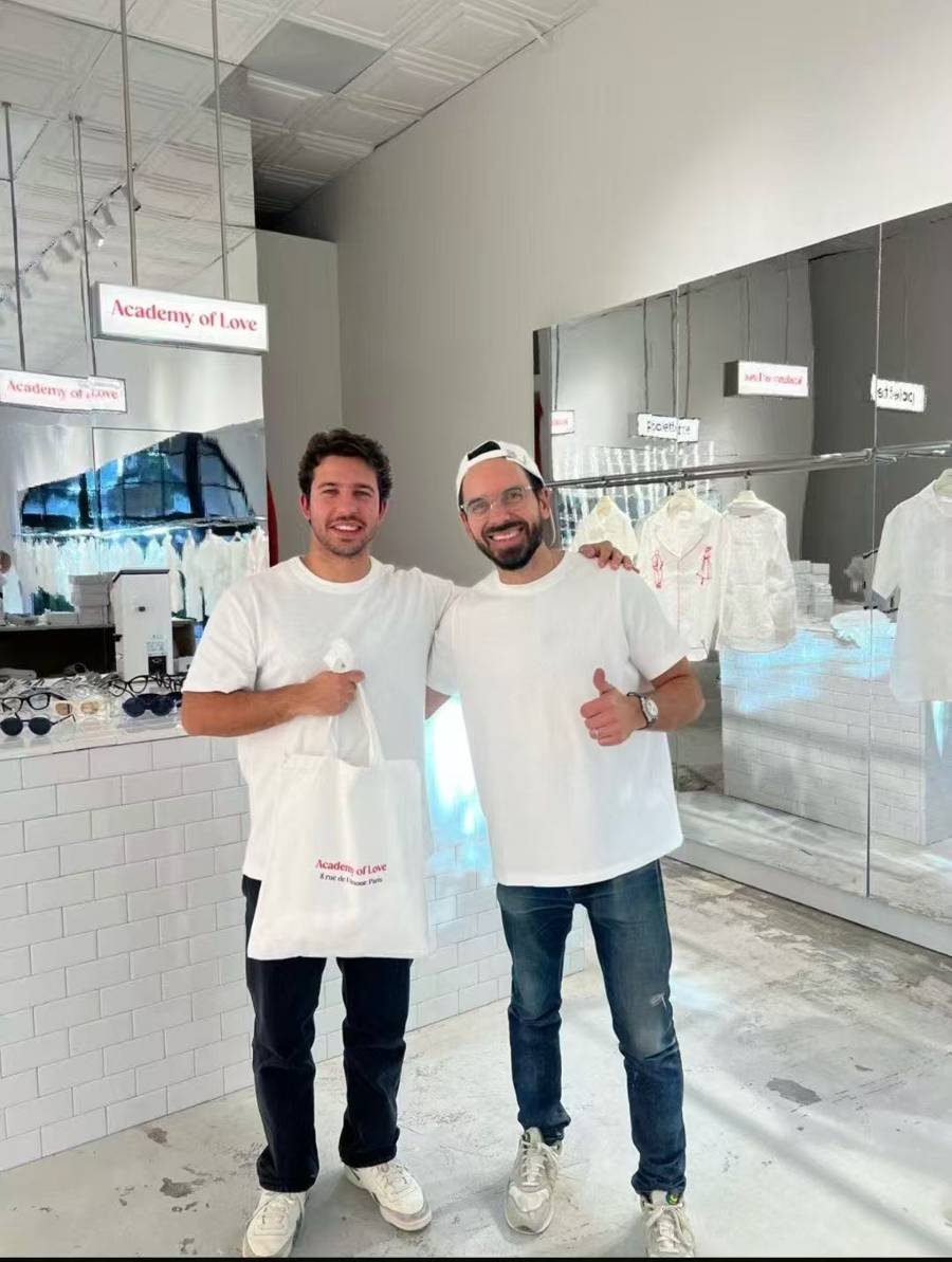 法国人在上海开店<strong></p>
<p>华西证券工作怎么样</strong>，只卖白色衣服竟然火了丨上海滩上洋掌柜