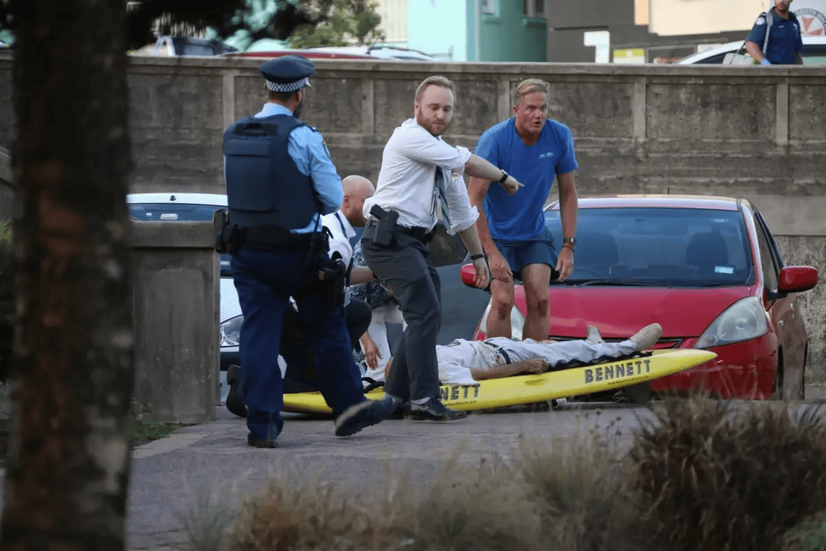 悉尼枪手被制服<strong></p>
<p>中航证券昆明营业部</strong>,愤怒民众猛踩头部,调查显示枪手合法持有六支枪