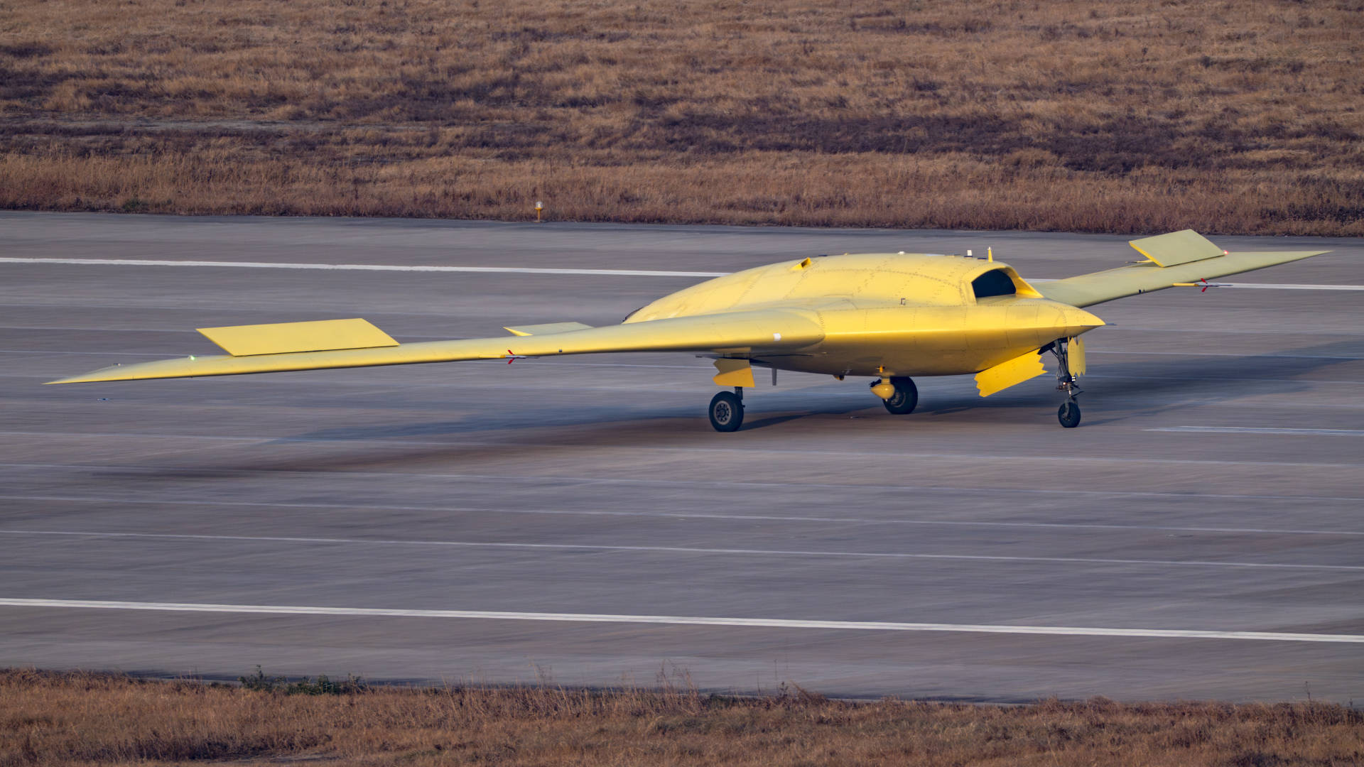 多张高清大图<strong></p>
<p>中航证券昆明营业部</strong>!新型高空高速长航时无人机彩虹-7近日成功首飞