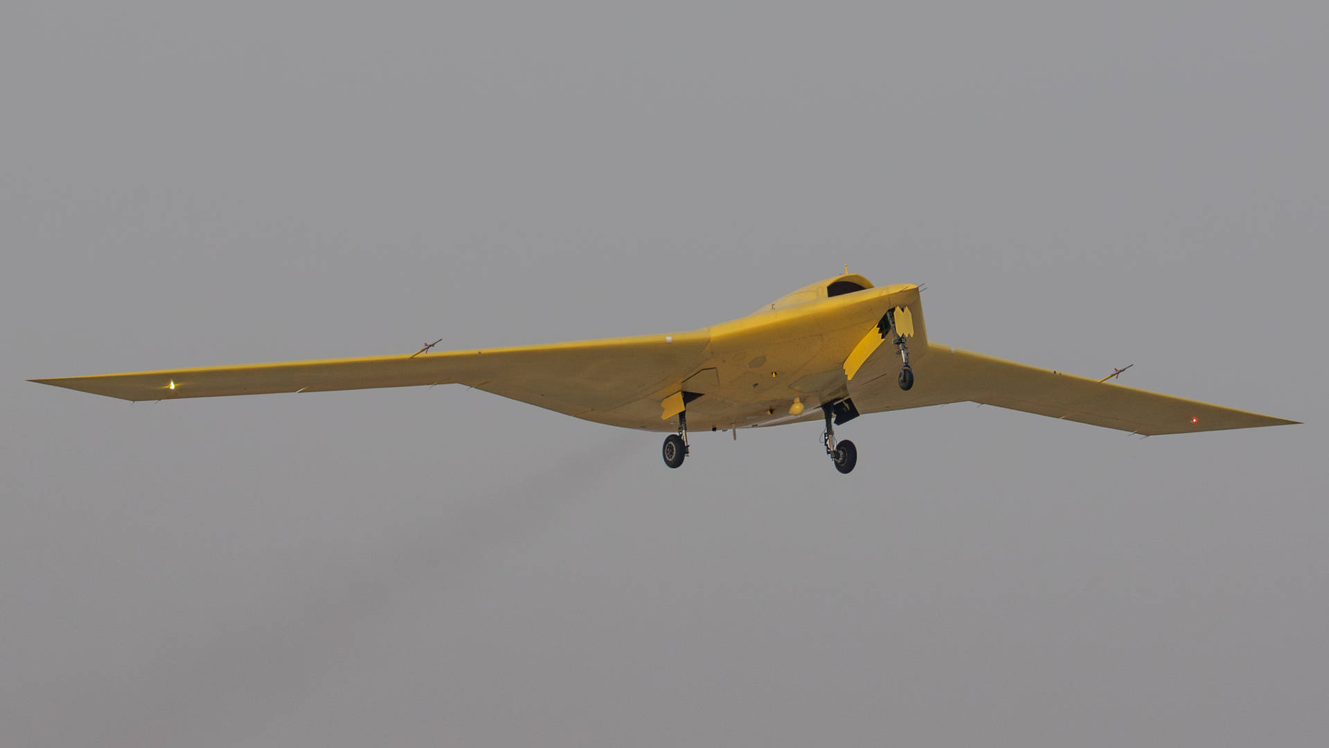 多张高清大图<strong></p>
<p>中航证券昆明营业部</strong>!新型高空高速长航时无人机彩虹-7近日成功首飞