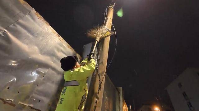 外交部发言人毛宁点赞山东德州交警<strong></p>
<p>中航证券昆明营业部</strong>!