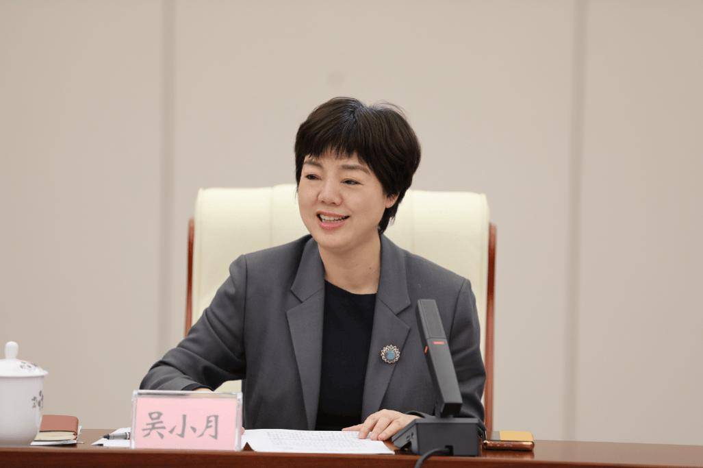吴小月<strong></p>
<p>中航证券昆明营业部</strong>,任省财政厅厅长