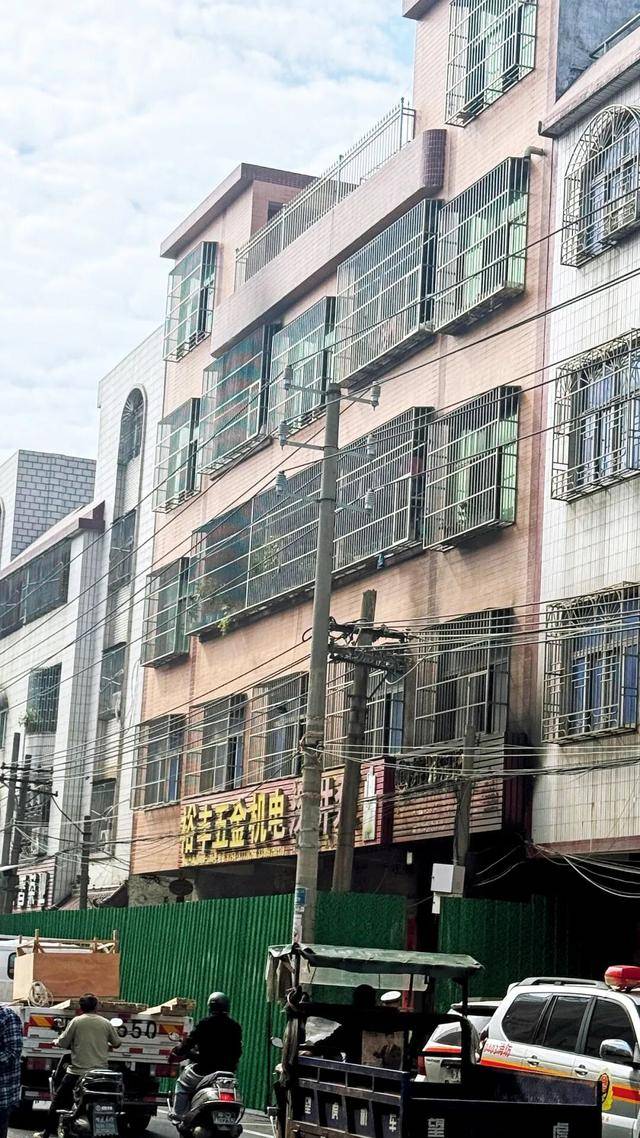 一家四代12人<strong></p>
<p>华西证券交易行情</strong>，火灾中丧生背后