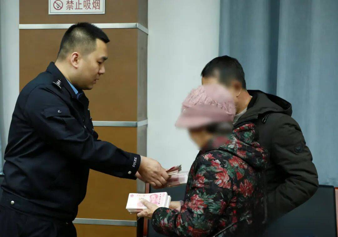 “妈<strong></p>
<p>华西证券交易行情</strong>，我撞死人了，快救我！”警方18小时跨省追击“假儿子”