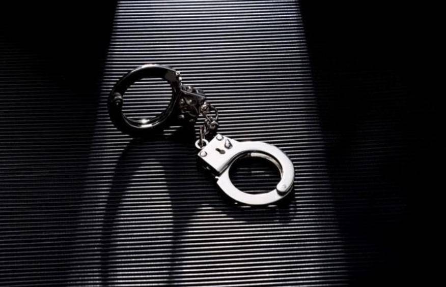 男子楼顶露台种树时不慎碰下树桩<strong></p>
<p>证券从业资格考试介绍</strong>，砸中楼下17岁少年致其死亡，一审获刑6年