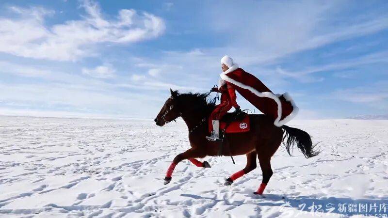 贺娇龙已安葬于昭苏公墓<strong></p>
<p>国金证券办理融资融券</strong>，其父亲亦葬于此地