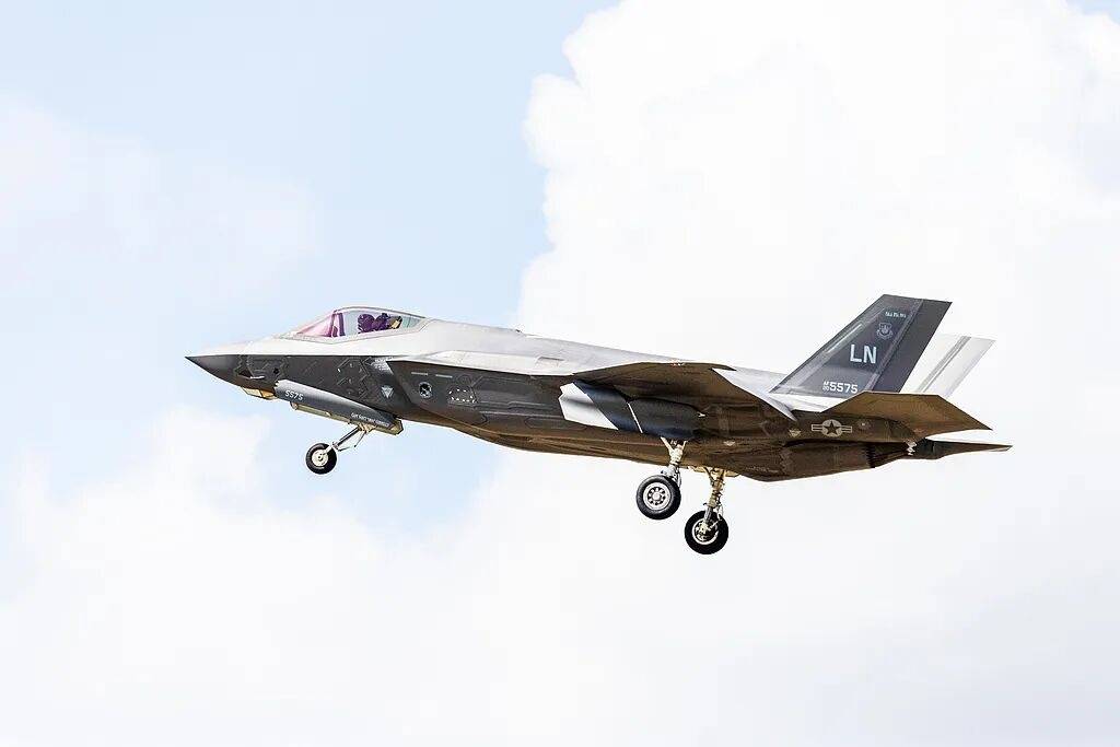 美军最大航母“福特”号停靠希腊<strong></p>
<p>证券投资学实习报告</strong>，650个厕所坏了近9成，舰员上厕所排队要四五十分钟