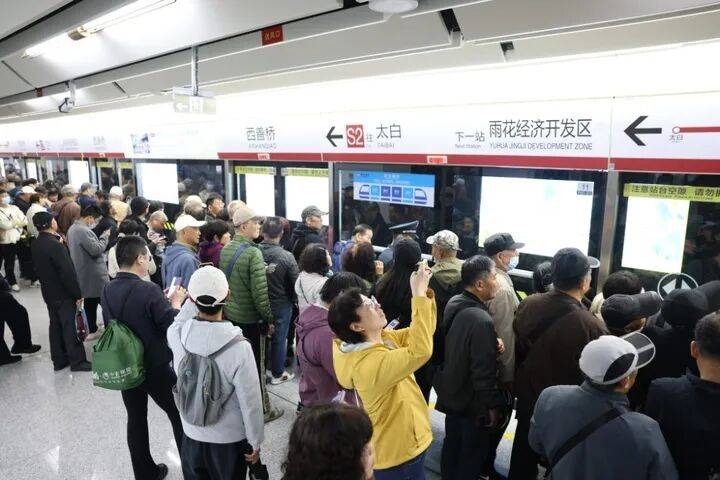 南京首条跨省地铁开通！乘客说：“我坐地铁不去哪里<strong></p>
<p>盈透证券开户资金要求</strong>，就是高兴！”