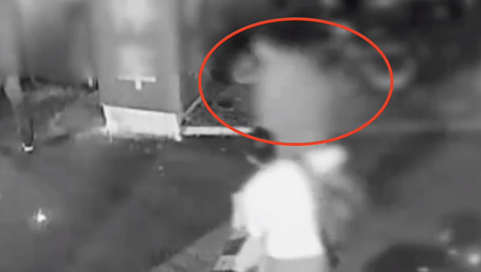 男子停车场随地小便被制止<strong></p>
<p>招商证券公司简介</strong>，恼羞成怒飞踹管理员致自己骨折，索赔18万余元，法院判了