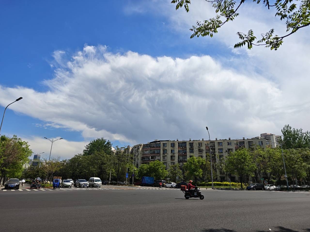 出现“雨幡”奇景<strong></p>
<p>招商证券公司简介</strong>，北京今天的云像“天空之城”