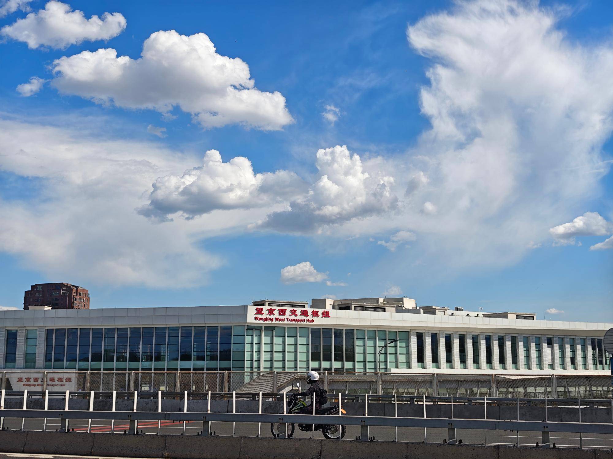 出现“雨幡”奇景<strong></p>
<p>招商证券公司简介</strong>，北京今天的云像“天空之城”