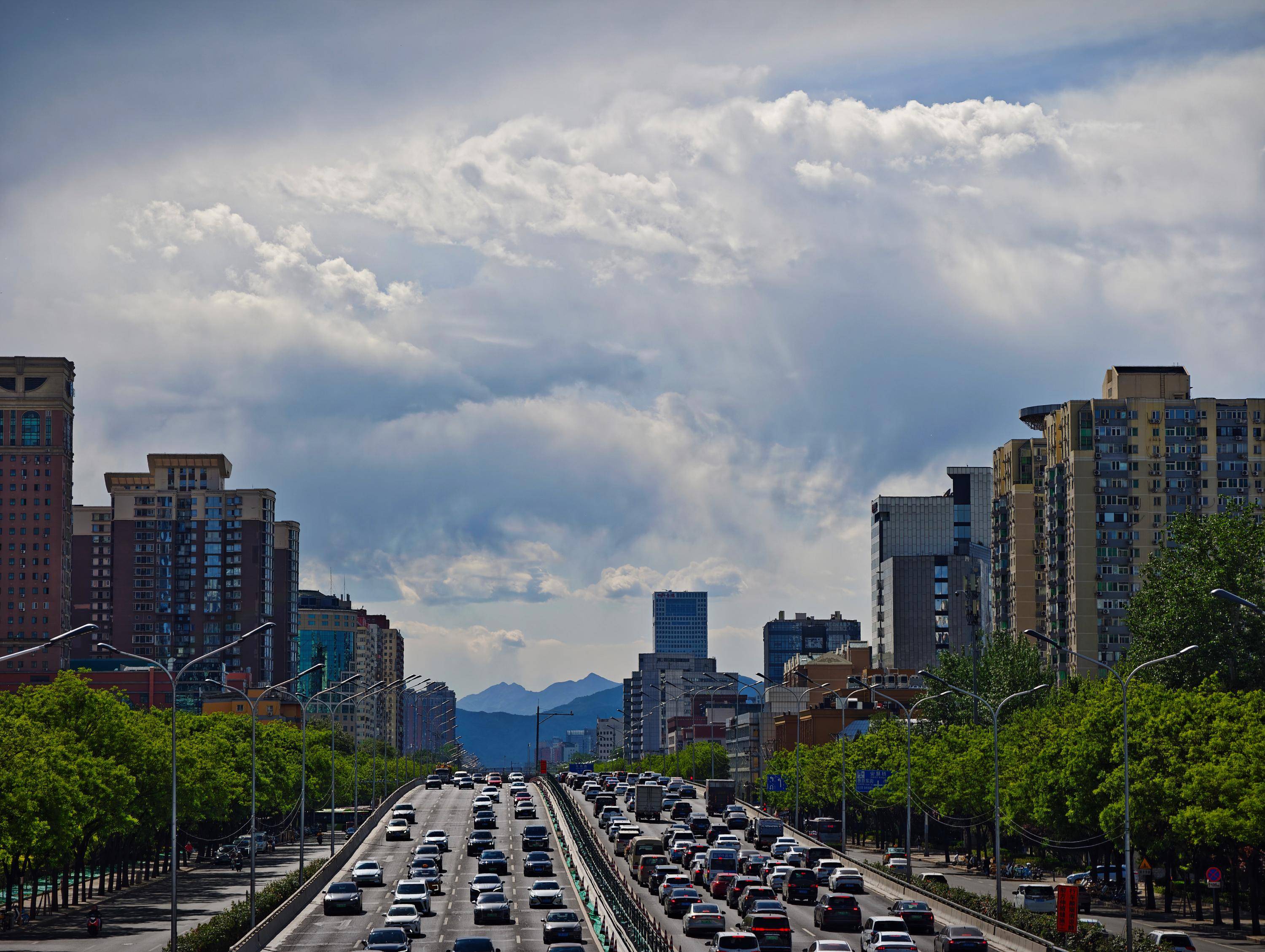 出现“雨幡”奇景<strong></p>
<p>招商证券公司简介</strong>，北京今天的云像“天空之城”