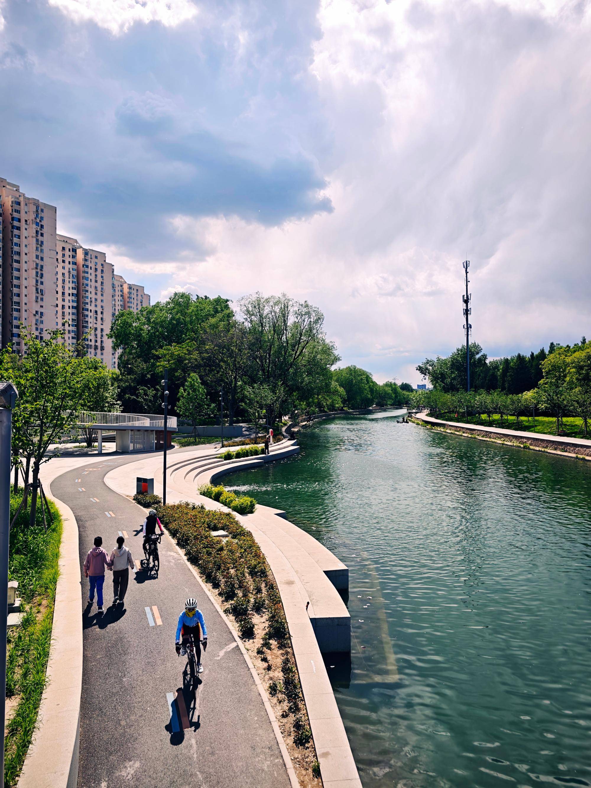出现“雨幡”奇景<strong></p>
<p>招商证券公司简介</strong>，北京今天的云像“天空之城”