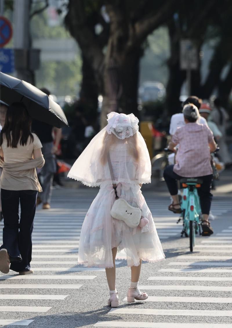 “热麻了”<strong></p>
<p>中泰证券佣金</strong>，广州今日最高温41.6℃，花都区橙色预警生效